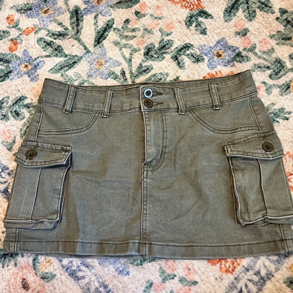 Green cargo skirt